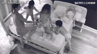 小孩狂跑狂跳嗨翻天　媽媽1打3超神