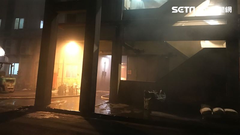 台肥台中港廠火警　6層樓肥料慘燒毀