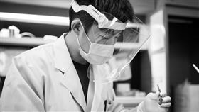 牙醫師史書華
圖／翻攝自臉書「盾牌牙醫史書華」粉專