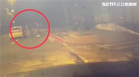 萬華當街擄人　翻攝畫面