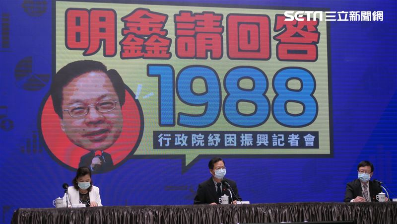 發萬元現金手續惹民怨　行政院道歉了