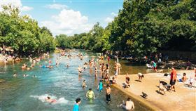 野餐,湖邊,喝酒
圖／翻攝自unsplash