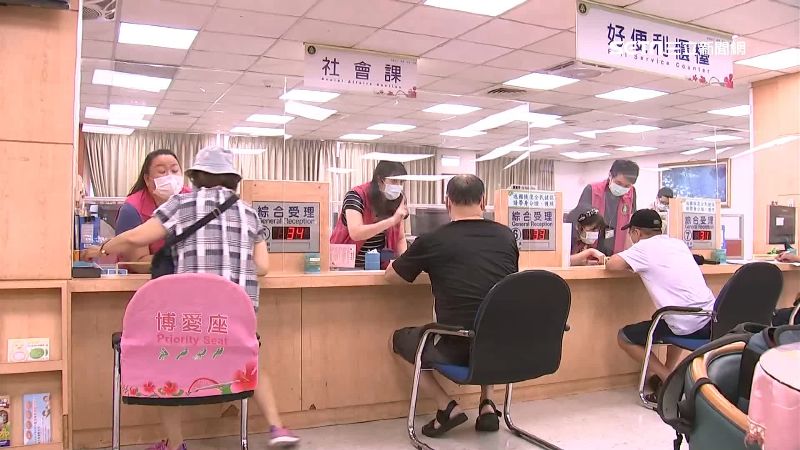 加碼紓困1到3萬　區公所湧諮詢民眾