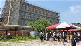屏東菸葉廠立體停車場動土（2）屏東縣政府以歷史建築屏東菸葉廠為基地，打造「屏東大博物館」計畫，立體停車場5日動土，一旁的菸葉廠也正在整修。中央社記者郭芷瑄攝　109年5月5日