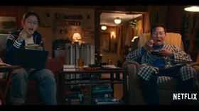 鄒兆龍劇中飾演女主角Ellie的父親Edwin。（圖／Netfilx劇照）