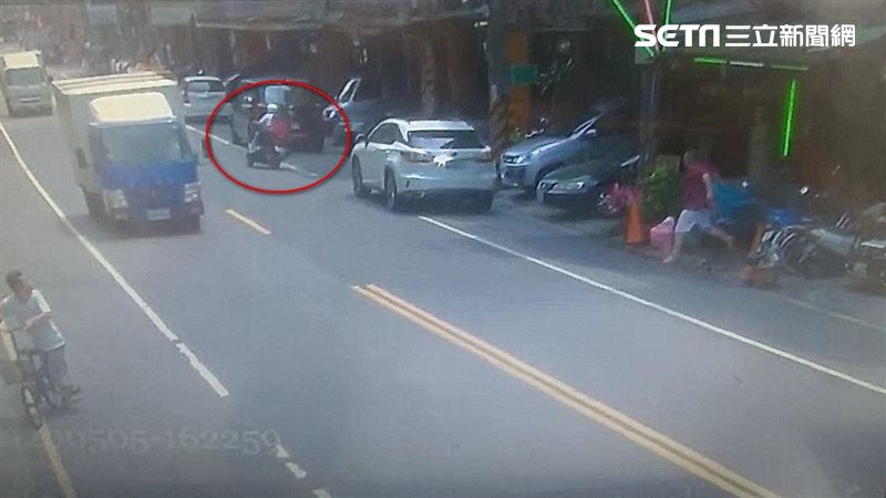 坐在家門口無辜遭搶　警逮2飛車惡煞