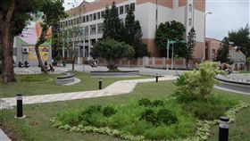 澎湖鼓勵社區綠化　改造家園環境（2）澎湖縣長賴峰偉5日表示，將鼓勵社區投入綠化工作，改造家園環境，以不髒、不亂、不破、不爛4不原則，豐富植栽層次美化，加強公園、綠地及道路旁空間綠化廊道。（澎湖縣政府提供）中央社  109年5月5日