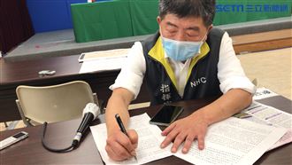 阿中加開紓困輔導課　手寫公式當家教