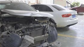 開車釀追撞，奧迪車主竟對受損日產轎車車主狂妄說出「你這輛車多少錢？」當場把車買了下來。（圖／翻攝自桂林生活網）