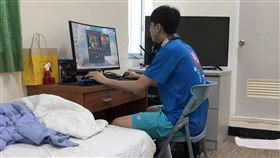 李勝木抒壓瘋電玩（1）中華羽球代表隊雙打教練李勝木（圖）最大的嗜好就是打電動，不過他的搭檔蔡佳欣表示，李勝木從來不會因為打電動誤事，就算出國比賽，時間一到就會關燈就寢。（李勝木提供）中央社記者龍柏安傳真　109年5月5日