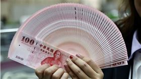 企業向台北富邦銀行申辦經濟部企業營運資金貸款，卻被收高額手續費，遭質疑「變相加息」。金管會5日表示，後續將普查各銀行收取情況，若不合理，會請銀行導正。（中央社檔案照片）