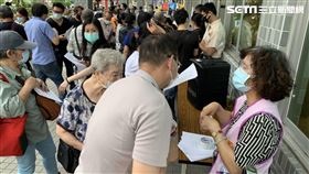 紓困,排隊,消費劵,三重,記者陳啓明攝