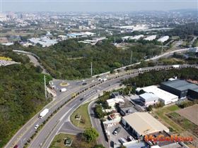 湖口鄉竹9線耗資2300萬強化道路地基，加設住宅區隔音牆（圖／新竹縣政府）