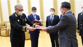 金正恩,俄羅斯,普丁,大使館,馬採戈拉,李善權,紀念章（翻攝自俄羅斯駐朝鮮大使館）