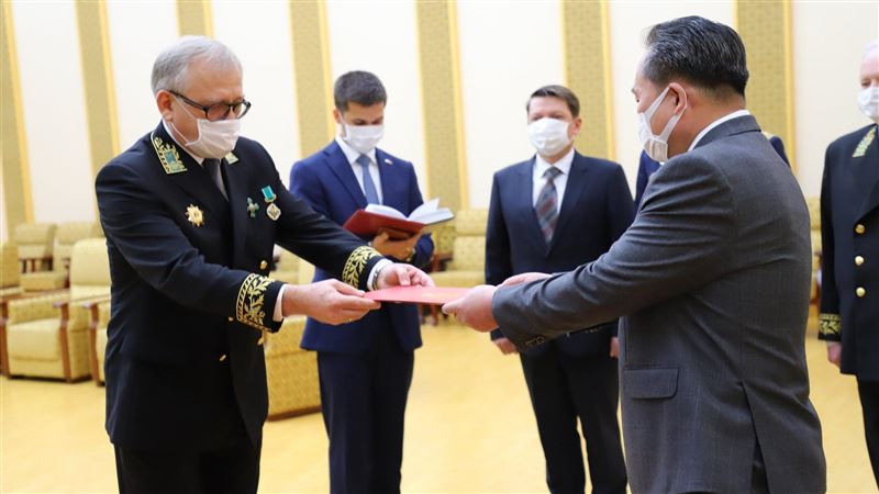 金正恩再度神隱？外相代收紀念章