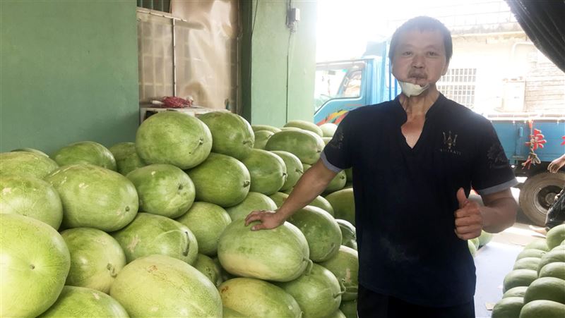單親癌爸賣西瓜扛家　網友串聯認購