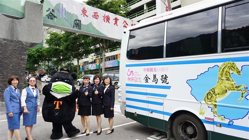 中橫開通一甲子　復刻金馬號再現風華