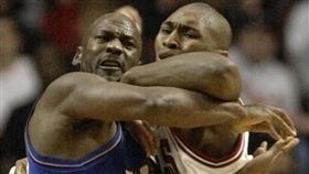 Artest曾弄斷Jordan的肋骨。（圖／翻攝自Artest推特）