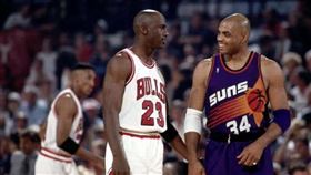 Michael Jordan與Charles Barkley。（圖／翻攝自推特）