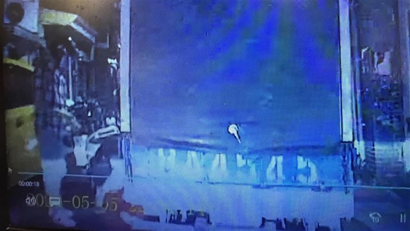 同居女友離家出走　莽男當街將她撂倒