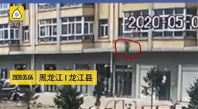 大陸,黑龍江,男童,墜樓,遊戲（圖／翻攝自梨視頻）