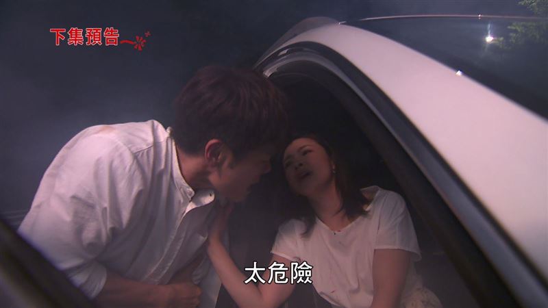 遭有心人逼車　吳婉君撞車起火險燒死