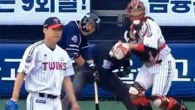 ▲韓國職棒精彩畫面。（圖／翻攝自推特）