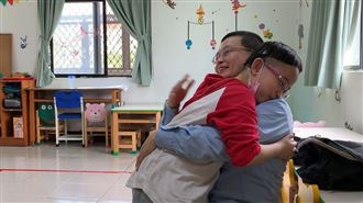 單親媽為愛女削髮　背後原因惹熱淚