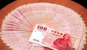 台北外匯市場發展基金會最新統計，4月新台幣名目有效匯率指數飆上117.43，為創編以來新高紀錄。（中央社檔案照片）