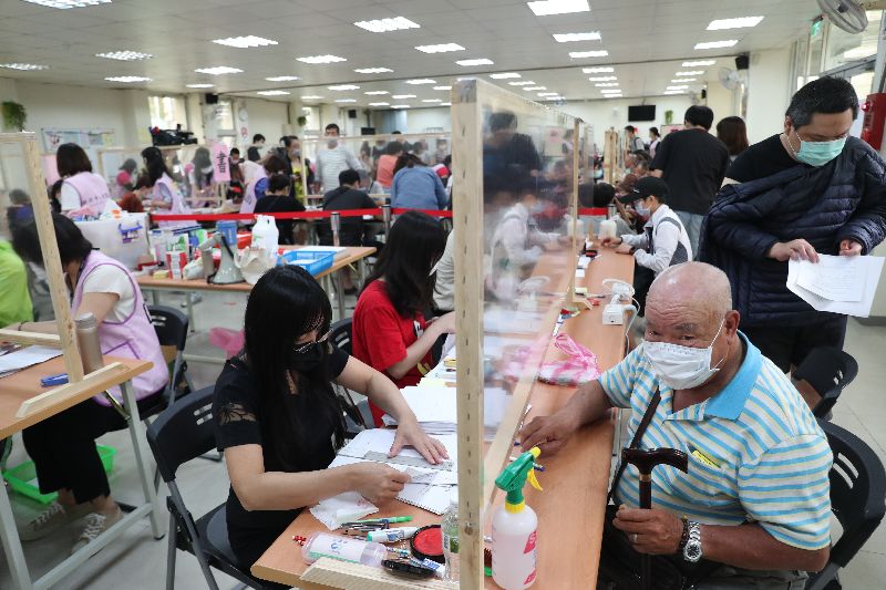 加碼紓困首日破萬人申請　核發要7天