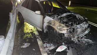台3線火燒車意外　駕駛自撞護欄起火