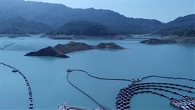 台南水情吃緊  南化水庫水位低台南地區的水情燈號7日轉為黃燈，開始實施第一階段限水措施，供應民生用水為主的南化水庫水位偏低。（自來水公司六區處提供）中央社記者楊思瑞台南傳真  109年5月7日