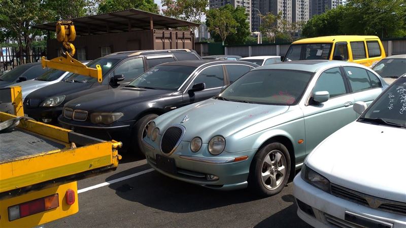 百萬名車當廢鐵賣⋯藏感傷愛情故事！