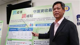 因應疫情  環保署補貼資源回收業1.7億元環保署7日舉辦「抗疫情 調補貼 守護資收最前線」記者會，環保署資源回收管理基金管理會執秘顏旭明（圖）表示，許多回收業者、回收個體戶收入受到武漢肺炎疫情影響，因此提高回收補貼費率與個體戶補貼金額，合計約新台幣1.7億元，由資源回收基金支出。中央社記者張雄風攝  109年5月7日