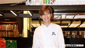 炎亞綸跟媽媽 乾拌麵上市記者會
記者邱榮吉攝影