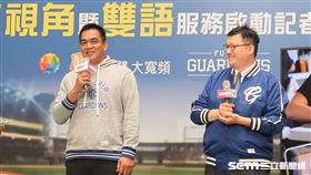 富邦悍將顧問陳金鋒和英文主播王雲慶。（圖／記者王怡翔攝影）