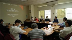 低碳綠能結合觀光　馬祖打造海陸旅遊服務連江縣政府交通旅遊局與中興電工合作低碳生活的智慧運輸計畫，打造馬祖居民的便利綠能生活與海陸交通套裝行程觀光遊憩模式。 　中央社記者邱筠攝　109年5月7日