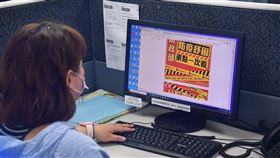 經濟部紓困將放寬比較基準，開放企業從107年到108年共24個月選一個月，只要與109年前6月間任一個月的營業額相比達標，就能符合申請資格。（中央社檔案照片）