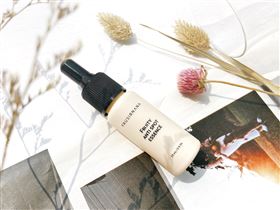 三重成分加倍淡化色階，加強黑色素代謝，提升肌膚保水度、修補角質層。（圖／廠商提供）