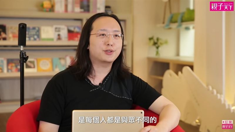 書摘／唐鳳：老師總愛拿我來激勵別人