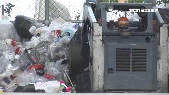 新北環保業者見侯友宜　竟直接拉鐵門