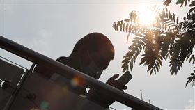 全台氣溫偏高　晴朗炎熱（1）中央氣象局表示，5日全台氣溫偏高，主要是天氣晴朗炎熱及西南風沉降影響，並發布中部、南部、花東8縣市高溫燈號。中央社記者王騰毅攝　109年5月5日