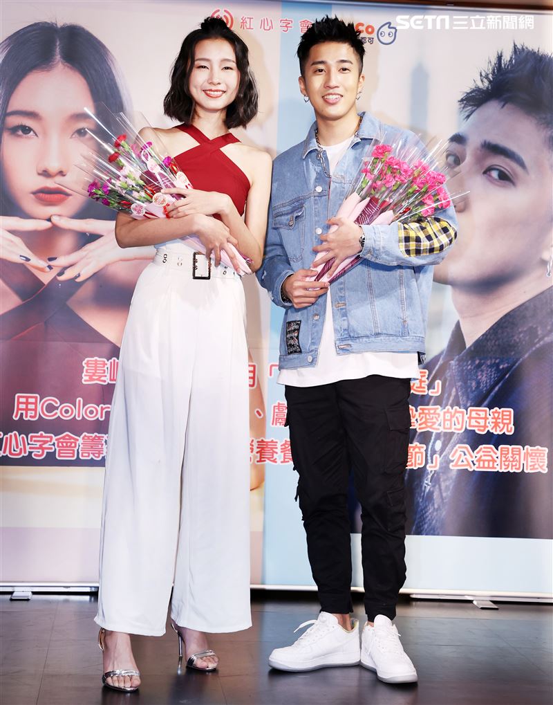 婁峻碩.陳忻玥出席愛心公益。（記者邱榮吉/攝影）