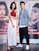婁峻碩.陳忻玥出席愛心公益。（記者邱榮吉/攝影）
