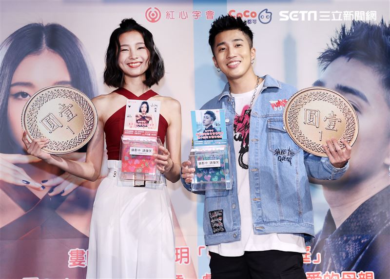 婁峻碩.陳忻玥出席愛心公益。（記者邱榮吉/攝影）