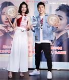 婁峻碩.陳忻玥出席愛心公益。（記者邱榮吉/攝影）