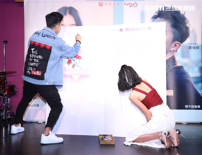 婁峻碩.陳忻玥出席愛心公益。（記者邱榮吉/攝影）