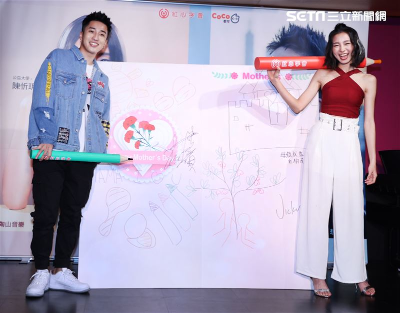 婁峻碩.陳忻玥出席愛心公益。（記者邱榮吉/攝影）