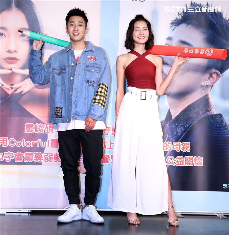 婁峻碩.陳忻玥出席愛心公益。（記者邱榮吉/攝影）