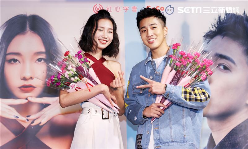 婁峻碩.陳忻玥出席愛心公益。（記者邱榮吉/攝影）